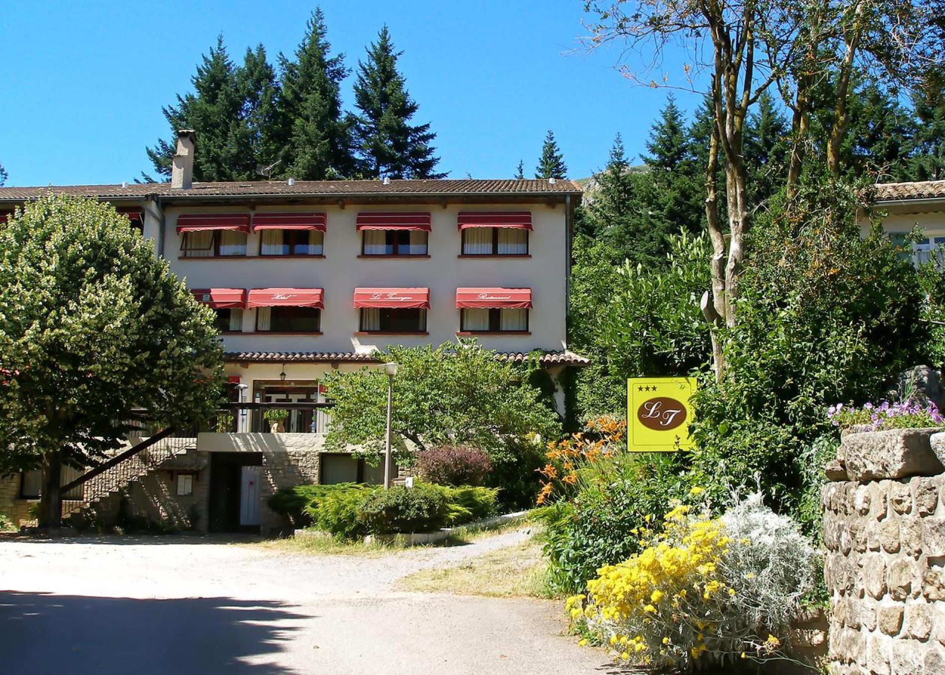 Hôtel Tanargue, situé à Valgorge, au pied du massif du Tanargue
