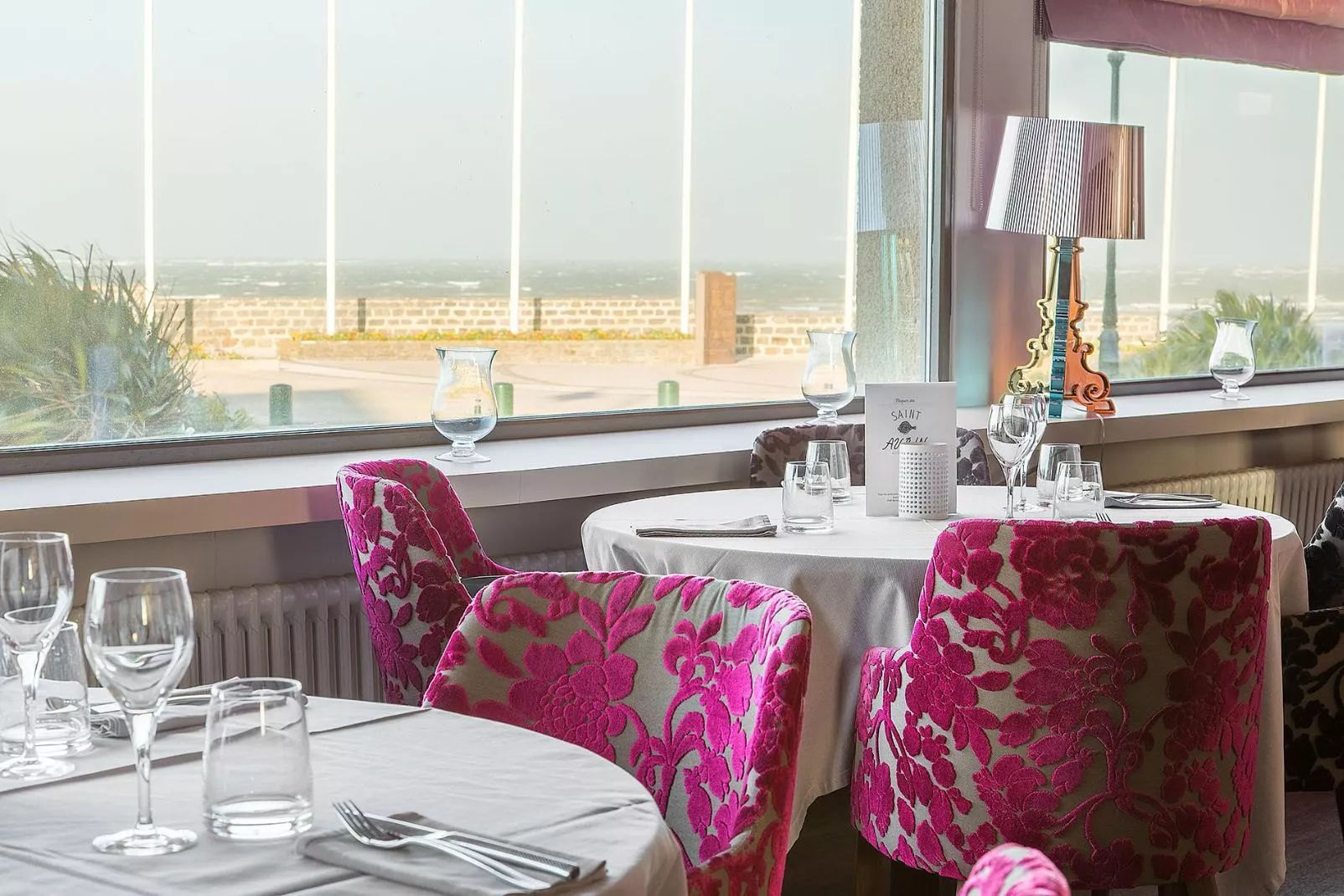 Cozy restaurant overlooking the sea
