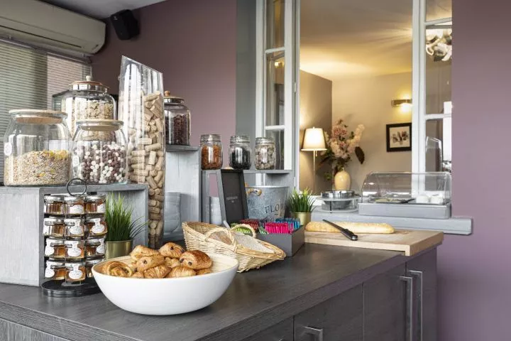 Contact Hôtel les Pierres Dorées