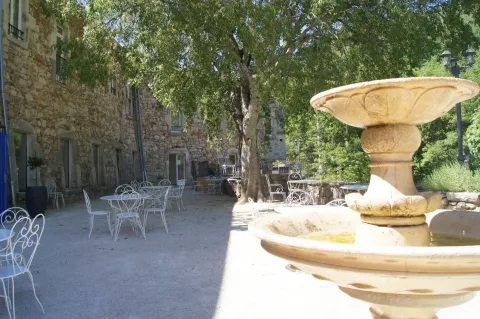  Le mois de Mai est synonyme de soleil, de bons moments de détente avant l'été, de farniente et de bons prix aussi