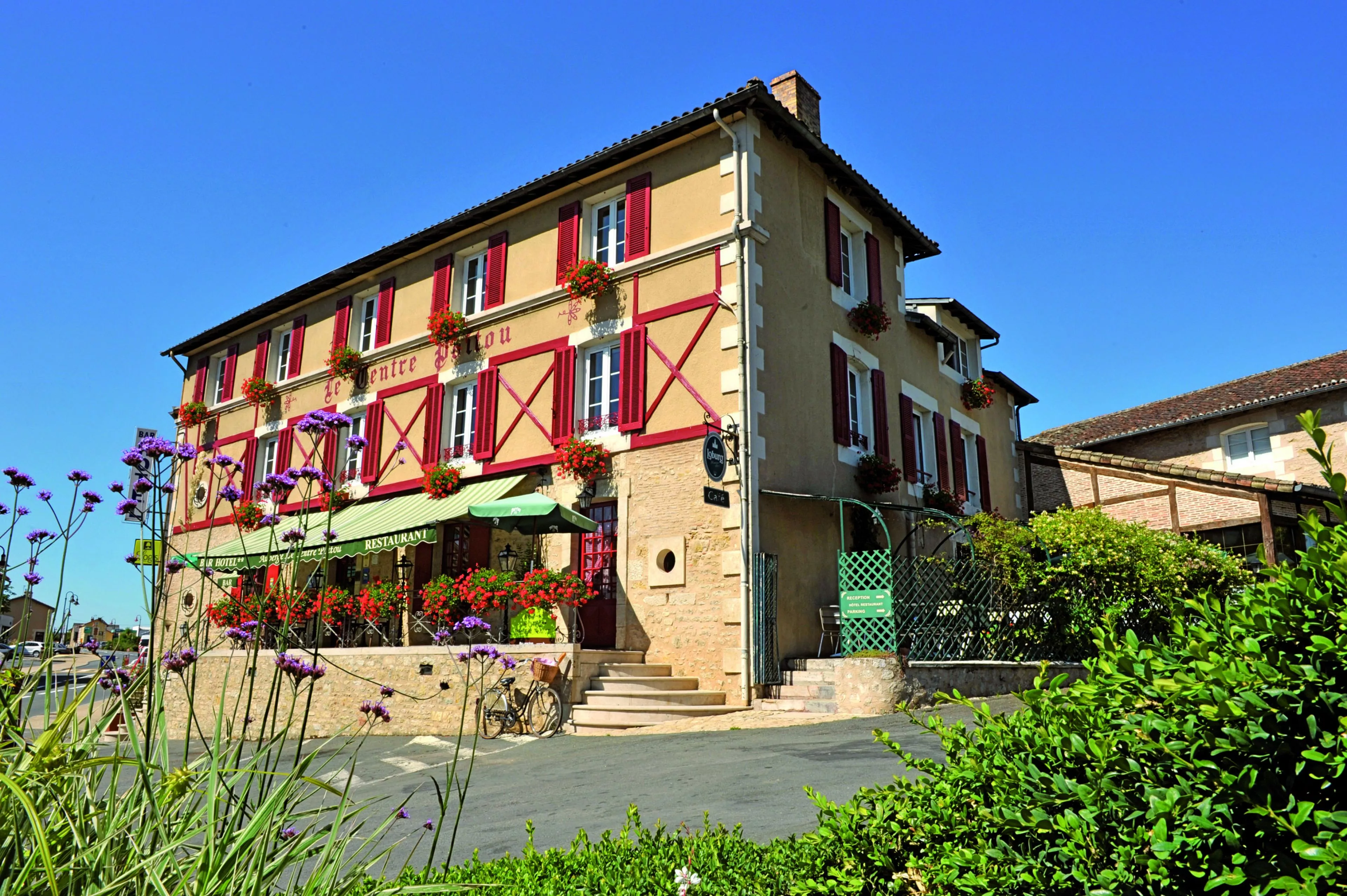 AUBERGE LE CENTRE - POITOU: ∞ Logis Hôtel proche de Poitiers à Coulombiers