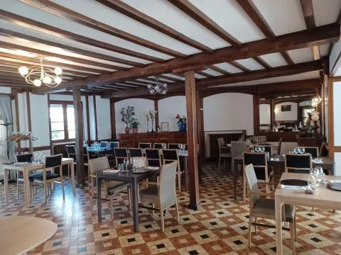 Semi-gastronomic restaurant