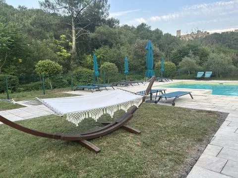  Le mois de Mai est synonyme de soleil, de bons moments de détente avant l'été, de farniente et de bons prix aussi