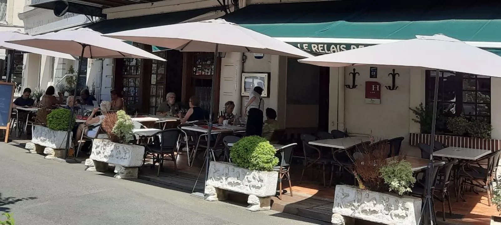   Brasserie: La Carte