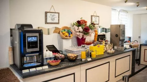 OFFERS & EVENING STOPOVERS