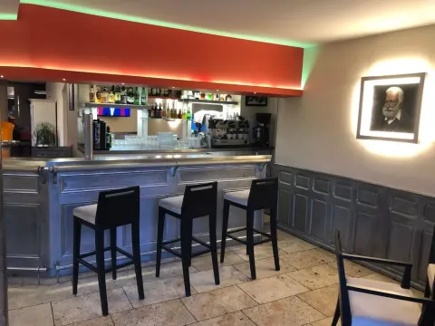 imageUn bar et une salle de réunion