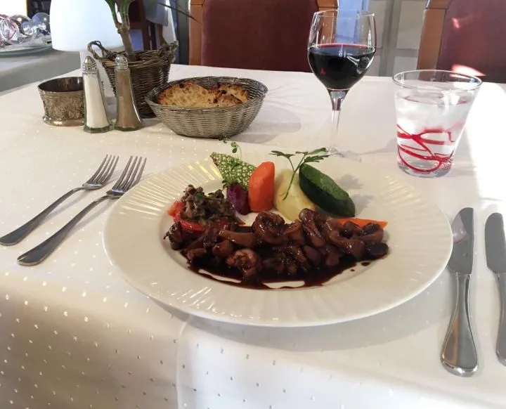   Menu au fil des saisons et du terroir