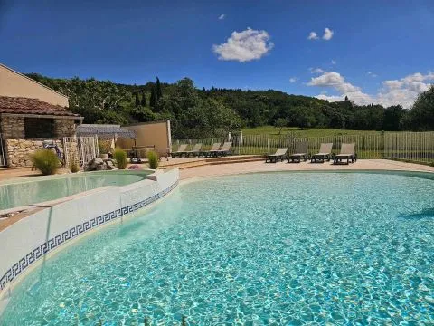 Grand espace piscine