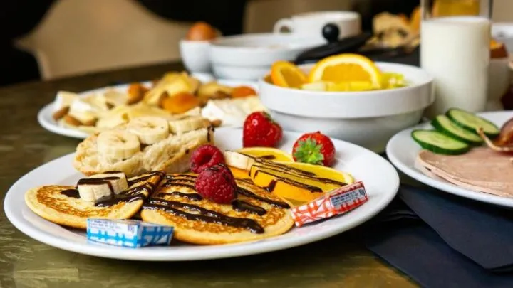   Petit-d&eacute;jeuner continental