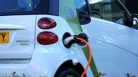 imageUne prise électrique pour voiture à charge lente (green up)