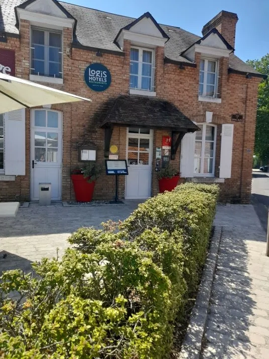   115 € La soirée étape à L'Auberge du cheval blanc en Sologne, pour vous les VRP, elle comprend la nuitée ( chambre individuelle) + dîner + petit déjeuner, le mardi, mercredi et jeudi exclusivement