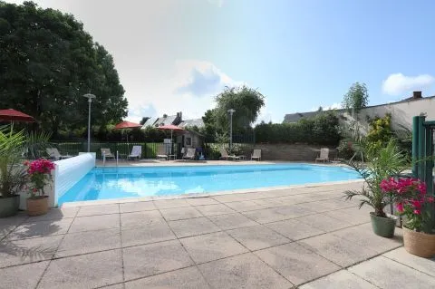 imagePiscine extérieure - exclusivement réservé aux clients de l'hotel
