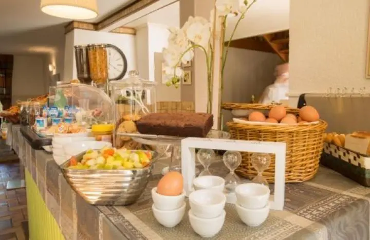   Petit d&eacute;jeuner buffet