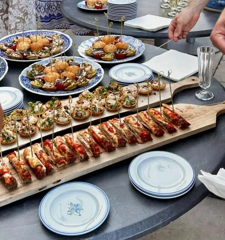   Les Repas Groupes, Enterprises et Familles ici &agrave; L'Oustal del Barry !