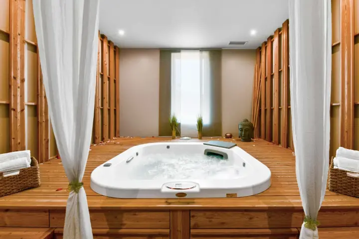 image Hôtel Piscine & Spa près de Condom