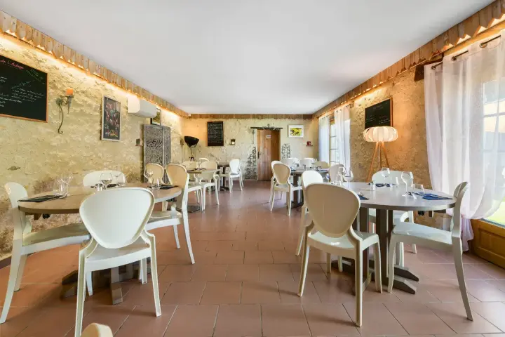 image Restaurant avec terrasse à Larressingle Gers