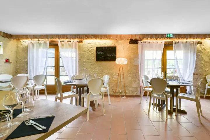 image Restaurant avec terrasse à Larressingle Gers