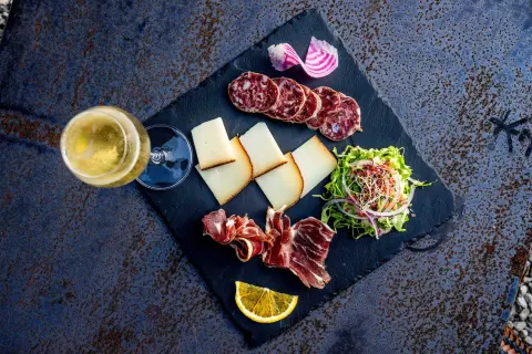 imageCuisine traditionnelle et authentique / Restaurant de terroir