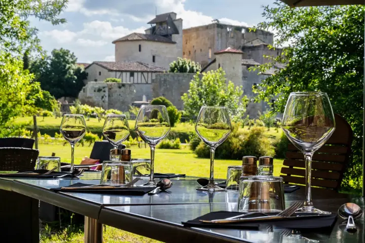 image Restaurant avec terrasse à Larressingle Gers