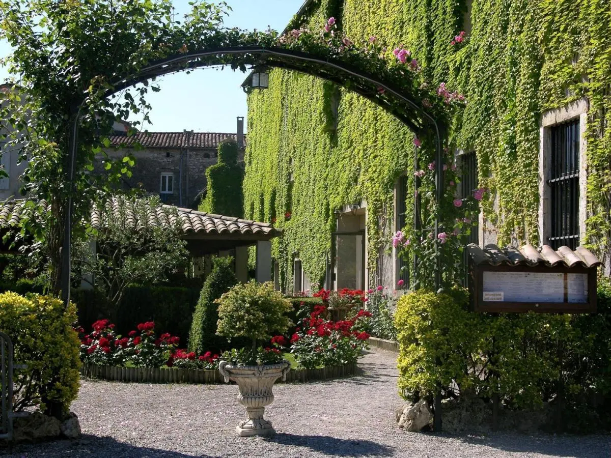 LOGIS HÔTEL LES NORIAS