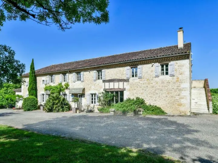 image Hôtel de charme avec piscine dans le Gers