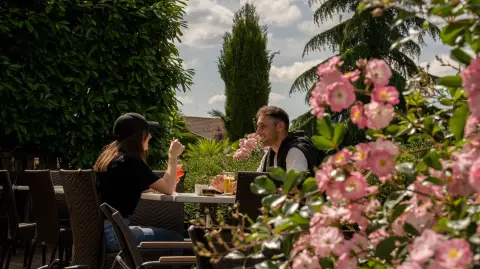 image Hotel with swimming pool and garden near Beaune