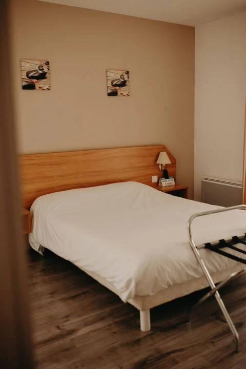 image Rooms at the Logis Hotel du Parc in Cransac