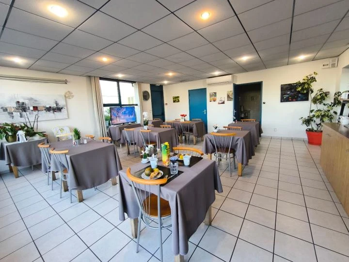   Petit-d&eacute;jeuner