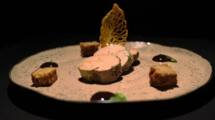   Entr&eacute;e Plat dessert  40 &euro; ou &agrave; la carte