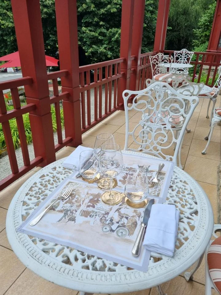   Menu business " 25 &euro;  d&eacute;jeuner du lundi au jeudi midi"  tables limit&eacute;es