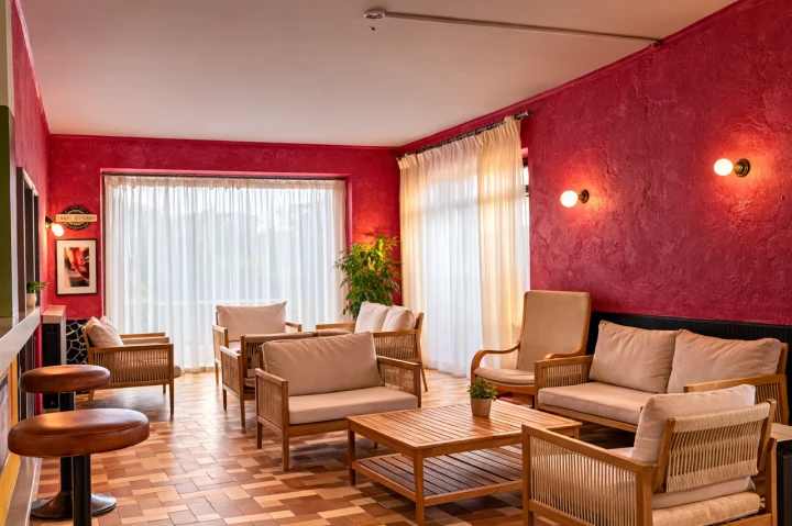 HOTEL , BAR