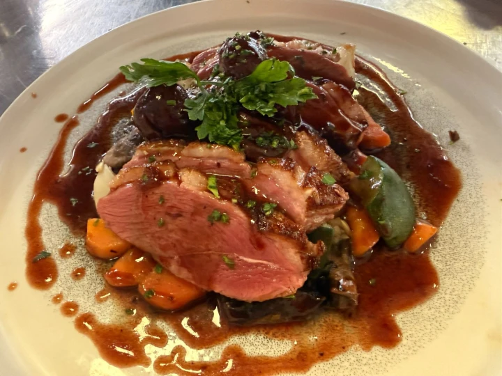 Roast duck breast with wine sauce – Bistrot des Grands Crus