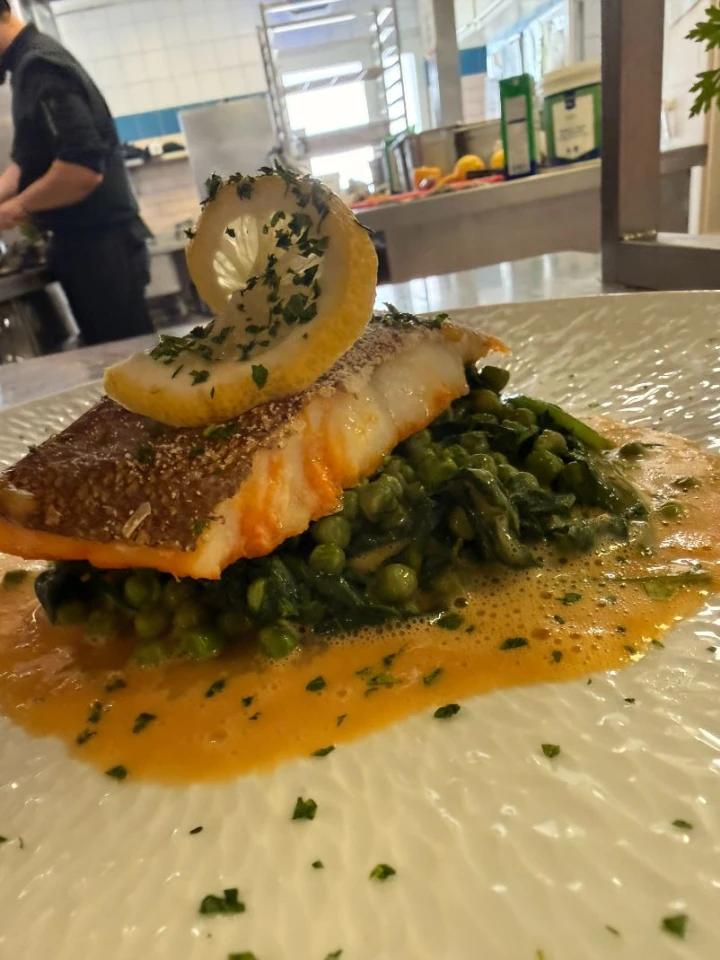 Fish fillet on a bed of spinach – Bistrot des Grands Crus