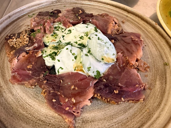 Carpaccio and burrata – restaurant in Chablis