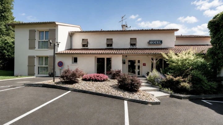 image Hôtel de charme avec piscine à La Boisse
